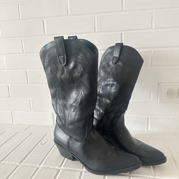 Madden Girl: Black Cowboy Cowgirl Boots - Picture 2 of 8